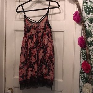 Baby doll top. Sz M . Floral print . Lace bottom